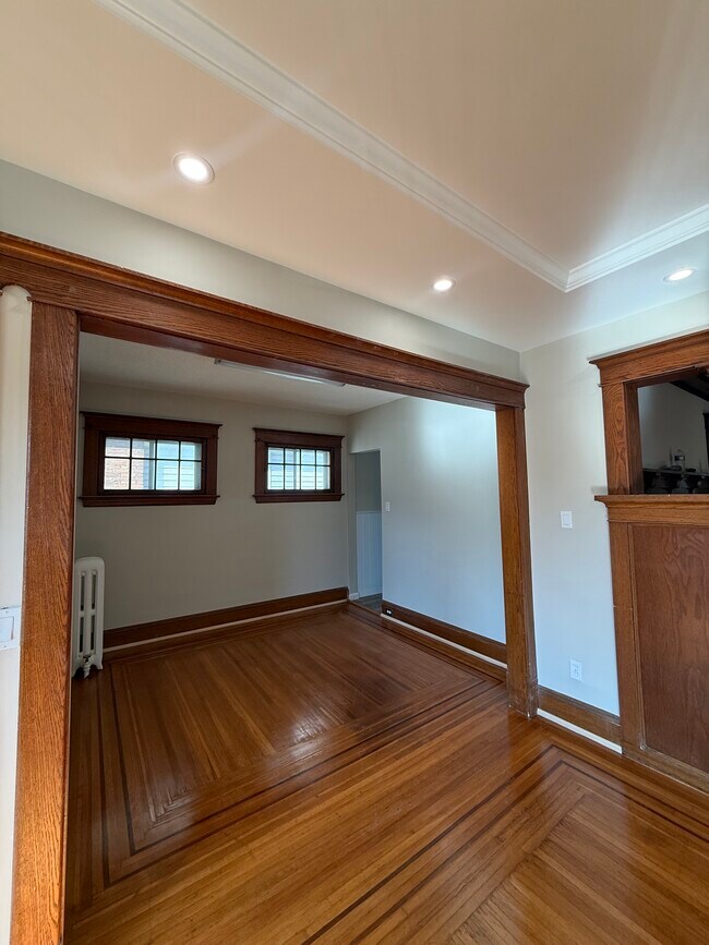 Building Photo - 629 Parkside Ave