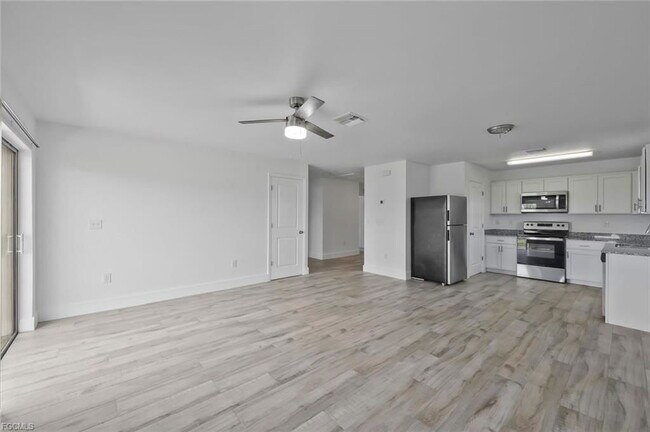 Foto del edificio - 2426 Santa Barbara Blvd