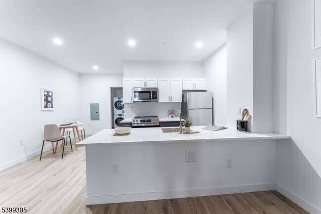 Foto del edificio - 10 Commerce Ct