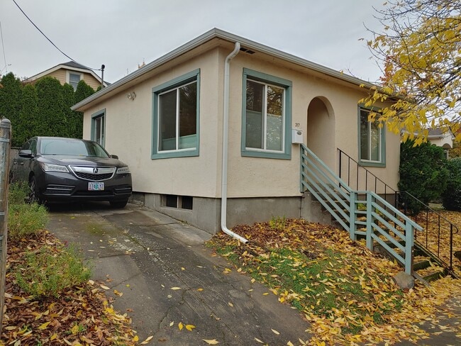 Building Photo - 317 N Beech St