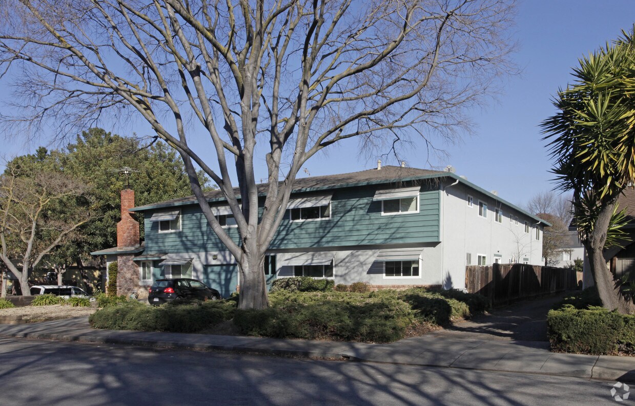 Foto del edificio - Summitt Court Apartments