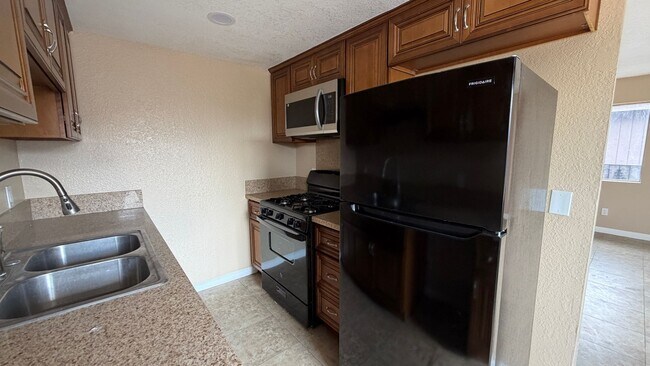 Foto del edificio - Two Bedroom One Bathroom Apartment in San Bernardino!