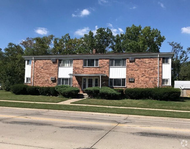 Hollywood Gardens Apartments under 1,500 Lincoln Park, MI 4