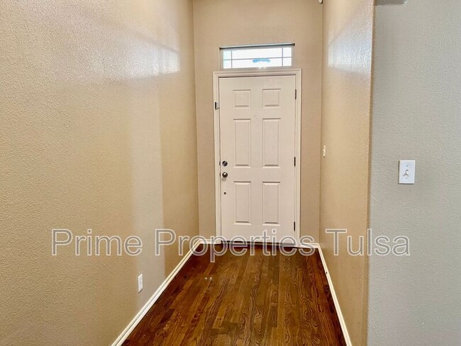 Building Photo - 108 E Granger St