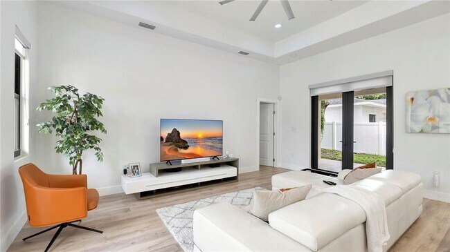 Foto del edificio - 306 E Clay Ave