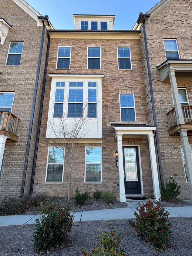 Foto principal - Affluent 3 Bedroom 3.5 Bath Townhome in th...