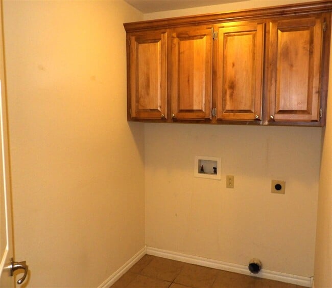 Building Photo - 105 Northwest Jordan Way