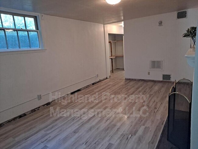 Foto del edificio - 1000 NE Creston Ln