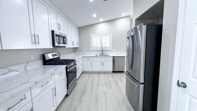 Building Photo - 3275 Phantom Rock St