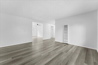 Building Photo - 2919 Baldwin St