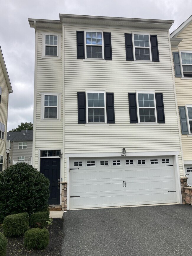 Building Photo - 622 Jacobsen Cir
