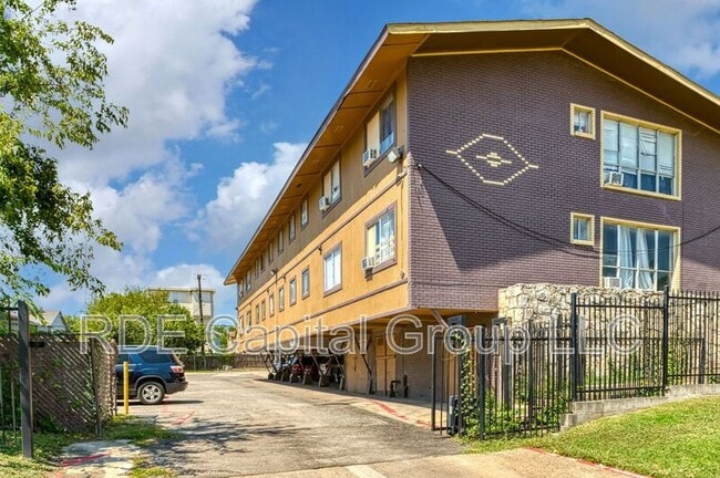 Foto del edificio - 5315 Columbia Ave