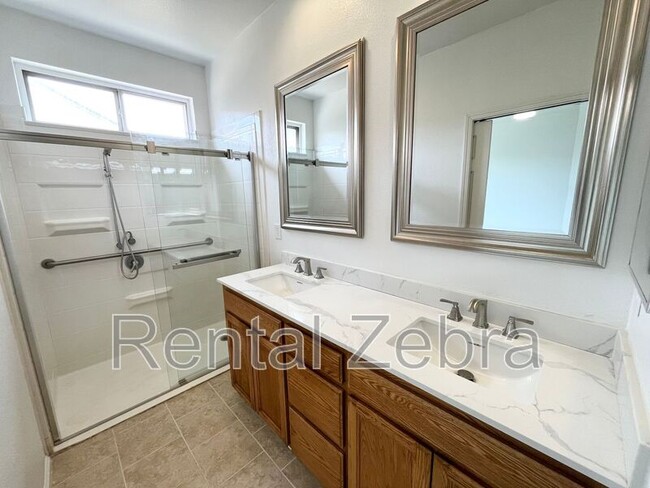 Foto del edificio - 3120 Dinkey Creek Ave