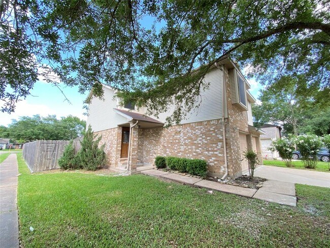 Building Photo - 4703 St Lawrence Dr