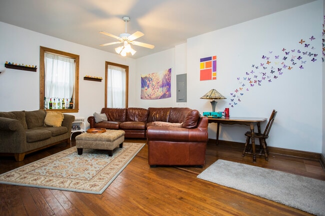 Foto del edificio - 421 E Carson St