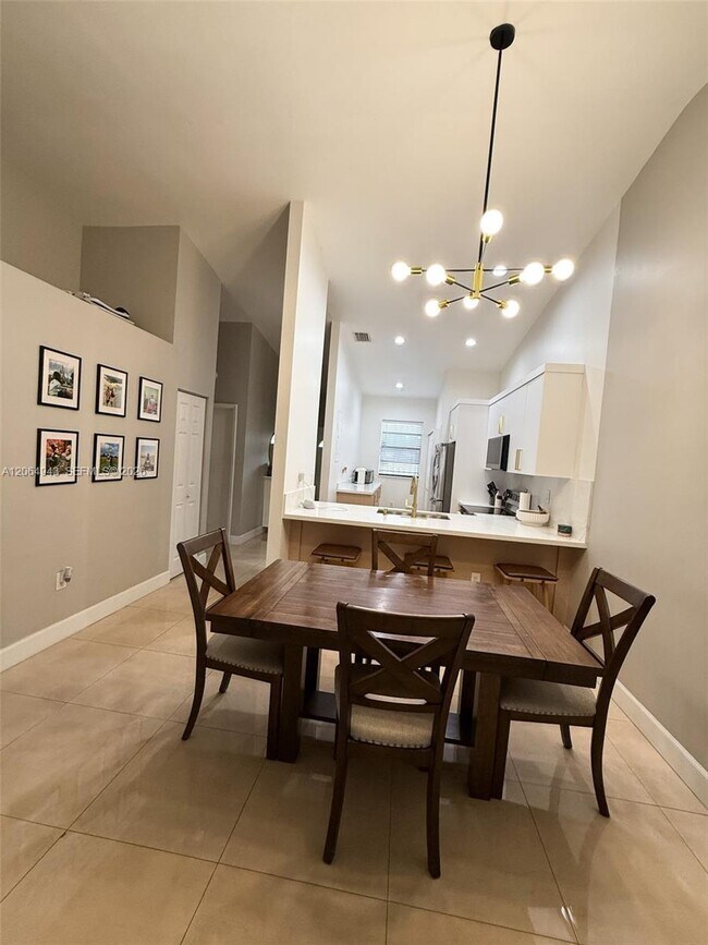 Foto del edificio - 19231 NW 67th Pl
