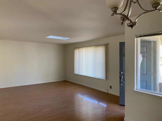 Foto del edificio - 6132 Melita Rd