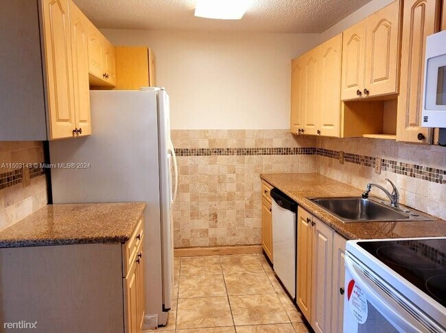 Foto del edificio - 3 br, 2 bath House - 468 NE 206th Ln Apt 202