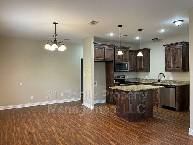 Building Photo - 603 Franklin Ave