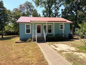 Building Photo - 145 Pine Hollow Ln
