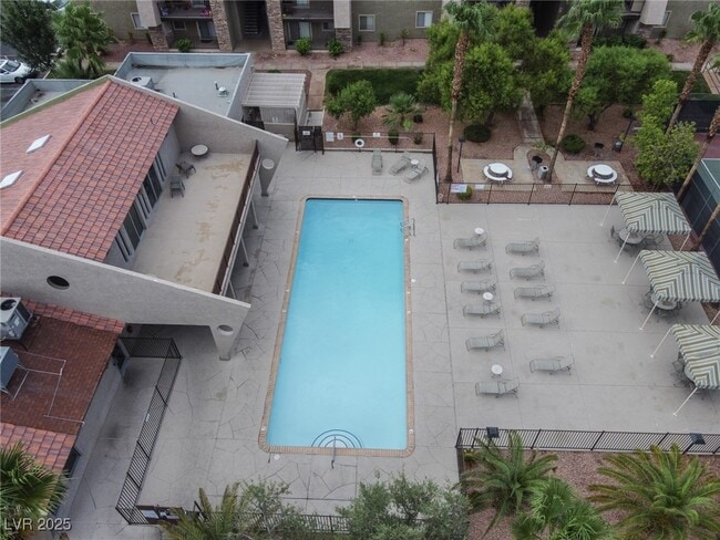 Foto del edificio - 4310 Sandy River Dr