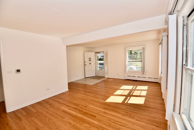 Foto del edificio - 1620 McGovern St