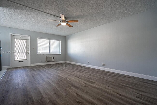 Foto del edificio - 2020 NE 51st Ct