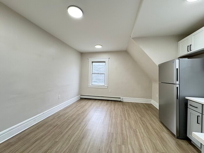 Building Photo - 307 Avon Ave