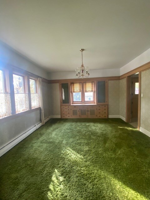 Comedor formal con gabinete - 622 Melrose Ct