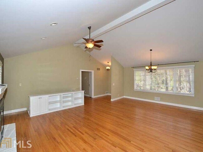 Foto del edificio - 1019 Crane Rd NE