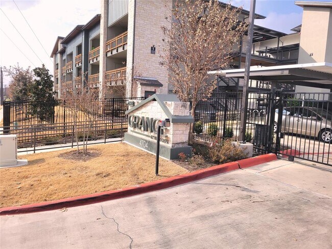 Building Photo - 4704 Sunset Trail