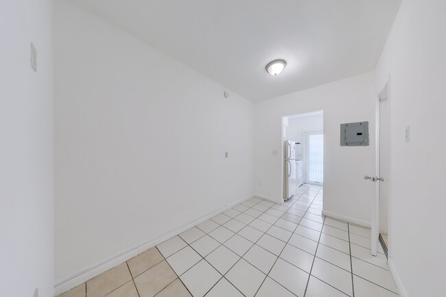 Photo - 6930 Rue Versailles Dr Apartment