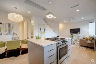Building Photo - 1114 Mariposa Dr
