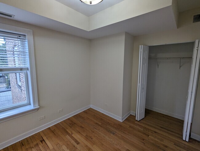 Building Photo - 3244 N Clifton Ave