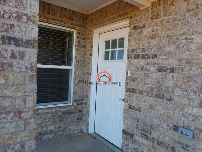 Foto del edificio - 1313 Mission Dr