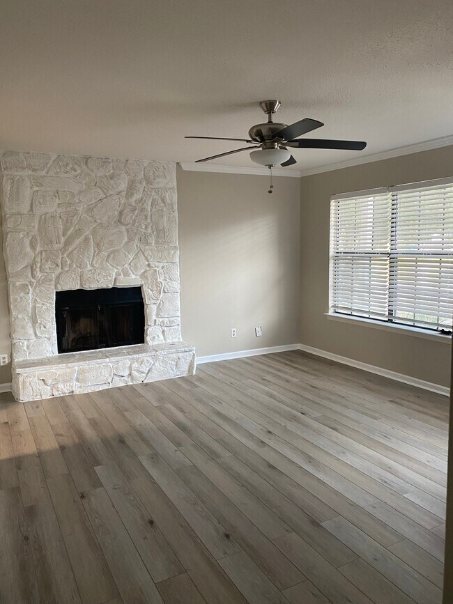Sala de estar - 3850 Creighton Rd