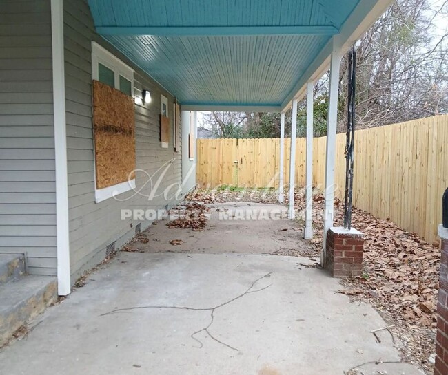 Building Photo - Remolded 3 bedroom 2 bath home - Hollywood...