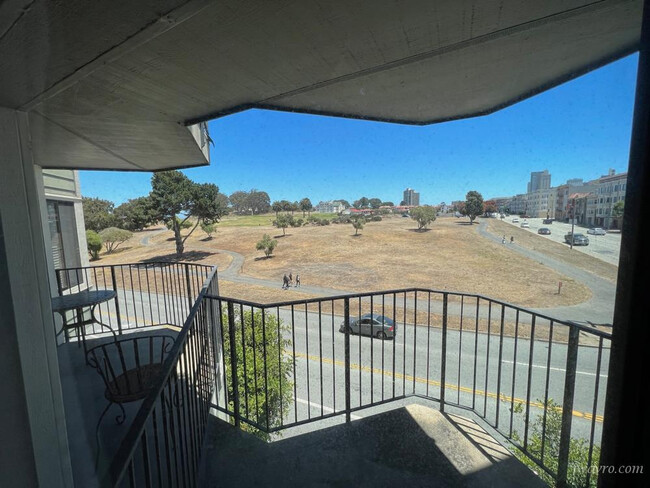 Building Photo - 3501 Laguna St