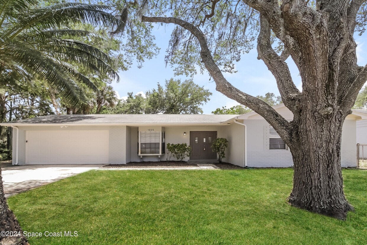 Foto principal - 1035 Country Club Blvd