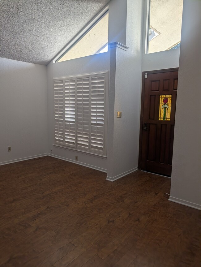 Building Photo - 2803 W Celeste Ave
