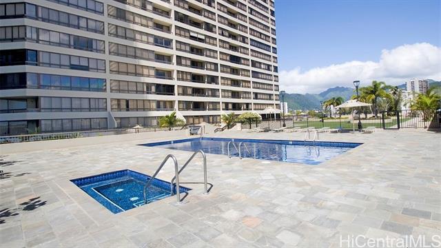 Building Photo - 2499 Kapiolani Blvd