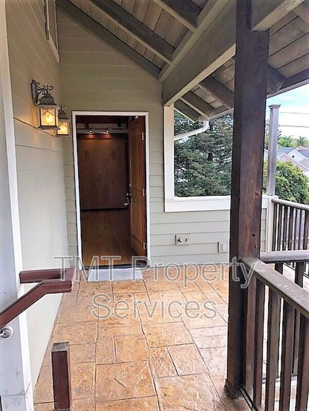 Building Photo - 579 Buchon