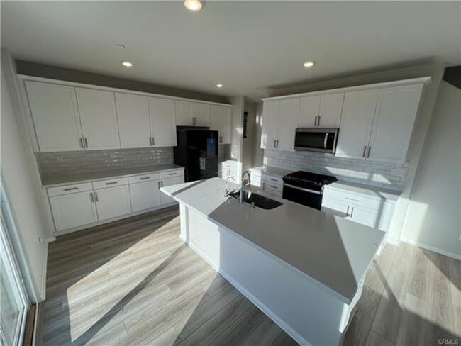 Building Photo - Spacious and beautifully appointed 5-bedroom, 3-bathroom home