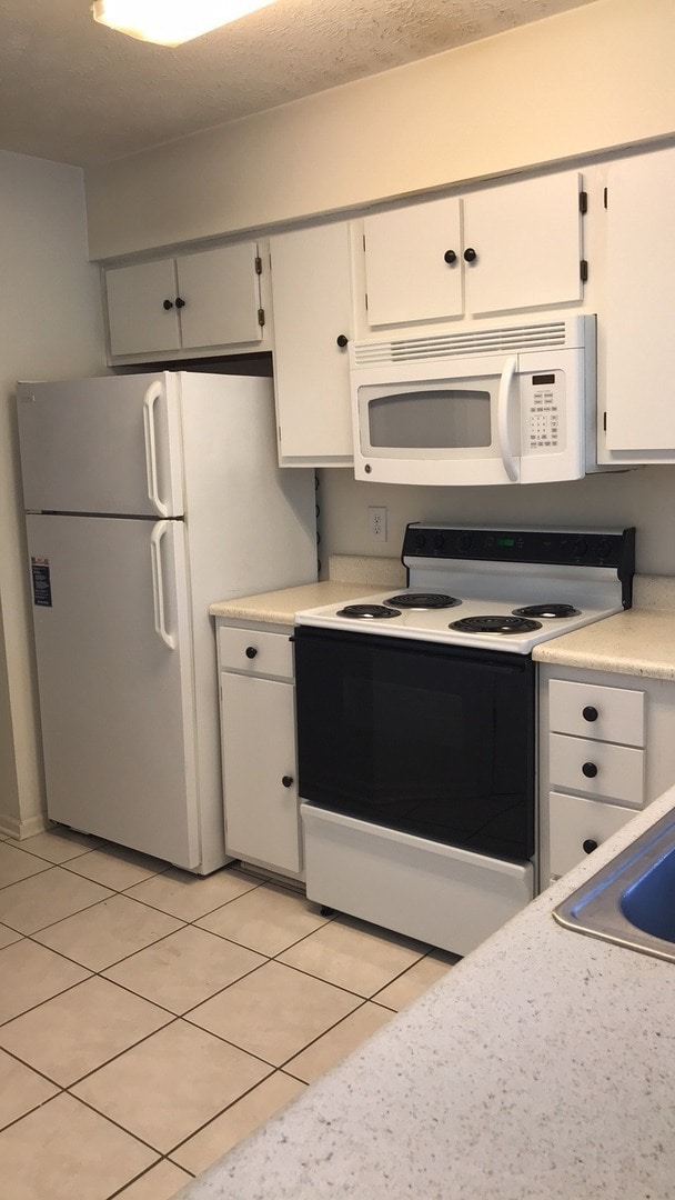 Foto del edificio - 2 Bedroom unfurnished Condo in River Oaks