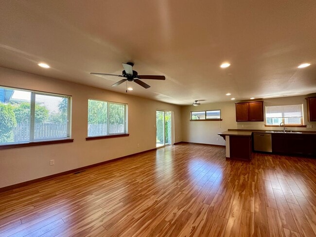 Building Photo - 5835 Pioneer Ridge Pl, Ferndale