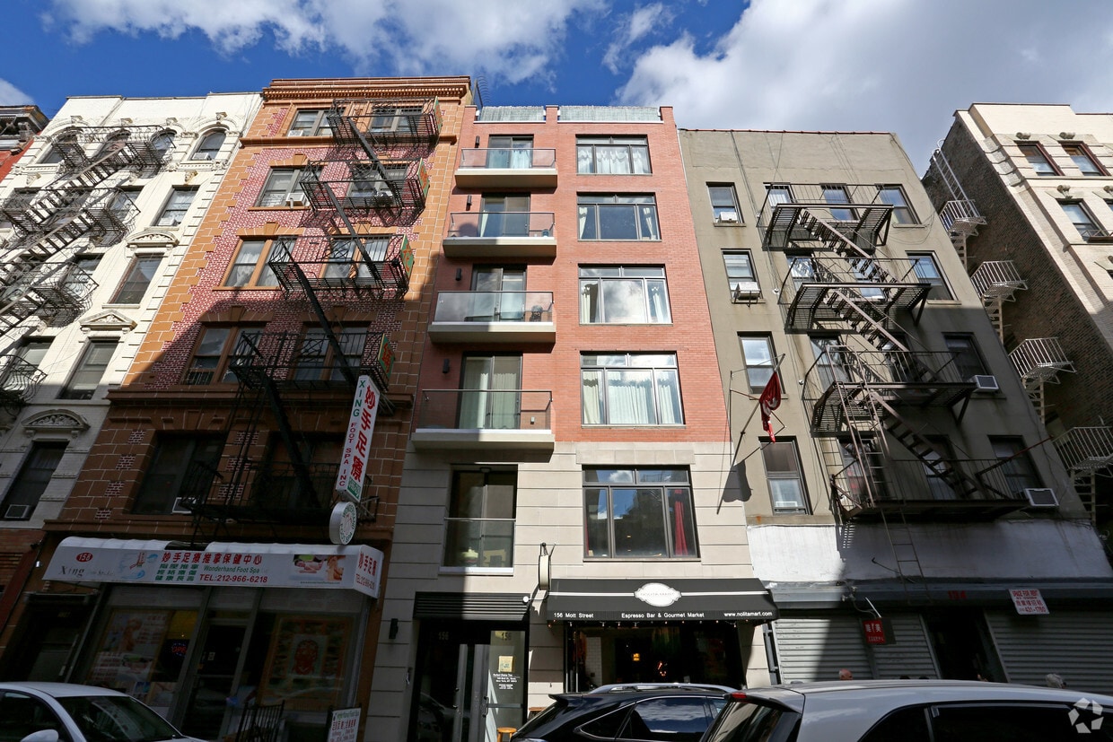 Building Photo - 156 Mott St