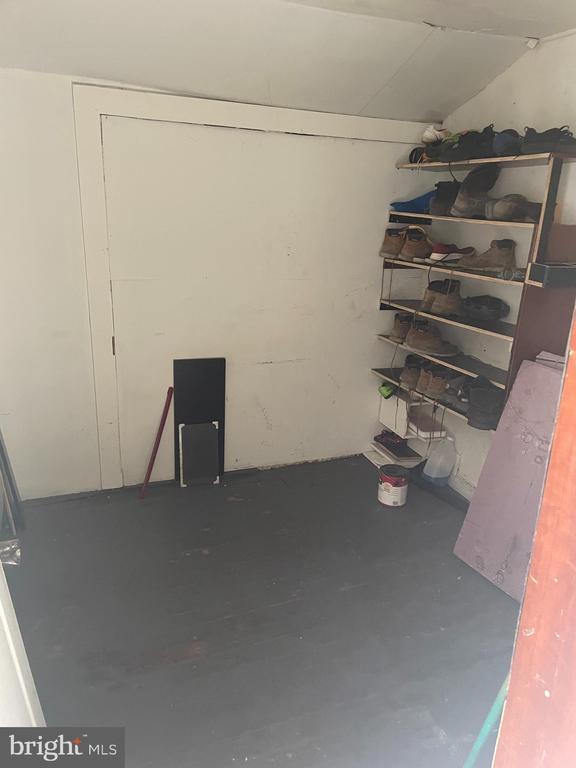 Primary Photo - 72 S Giles St