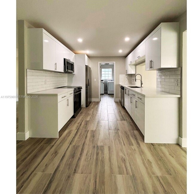 Building Photo - 5032 SW 94th Ave