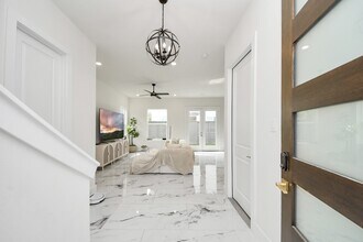 Building Photo - 6549 Sealey St