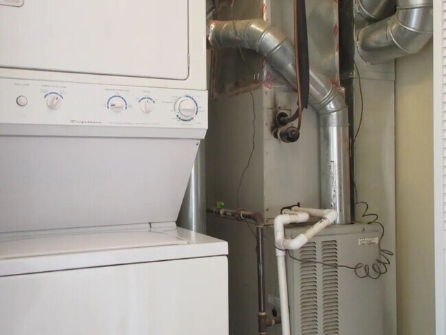 Foto del edificio - Residences At Ridge (6424)